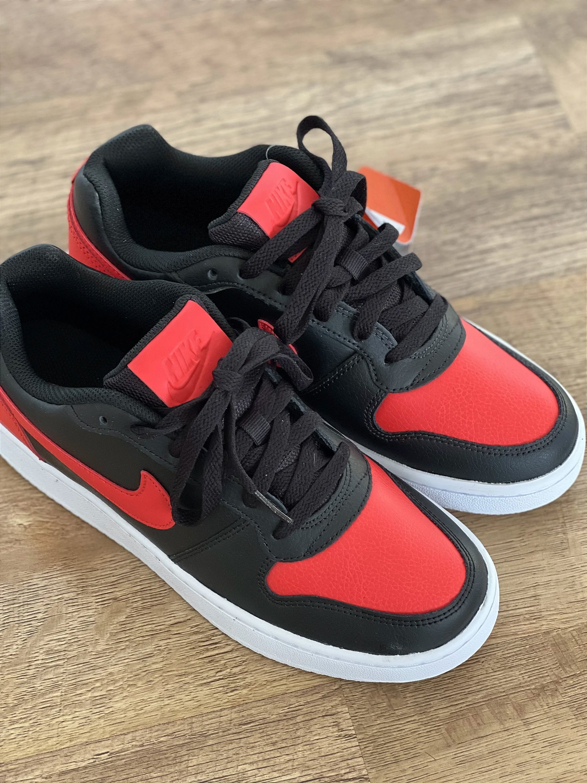 NIKE EBERNON LOW (vermelho)