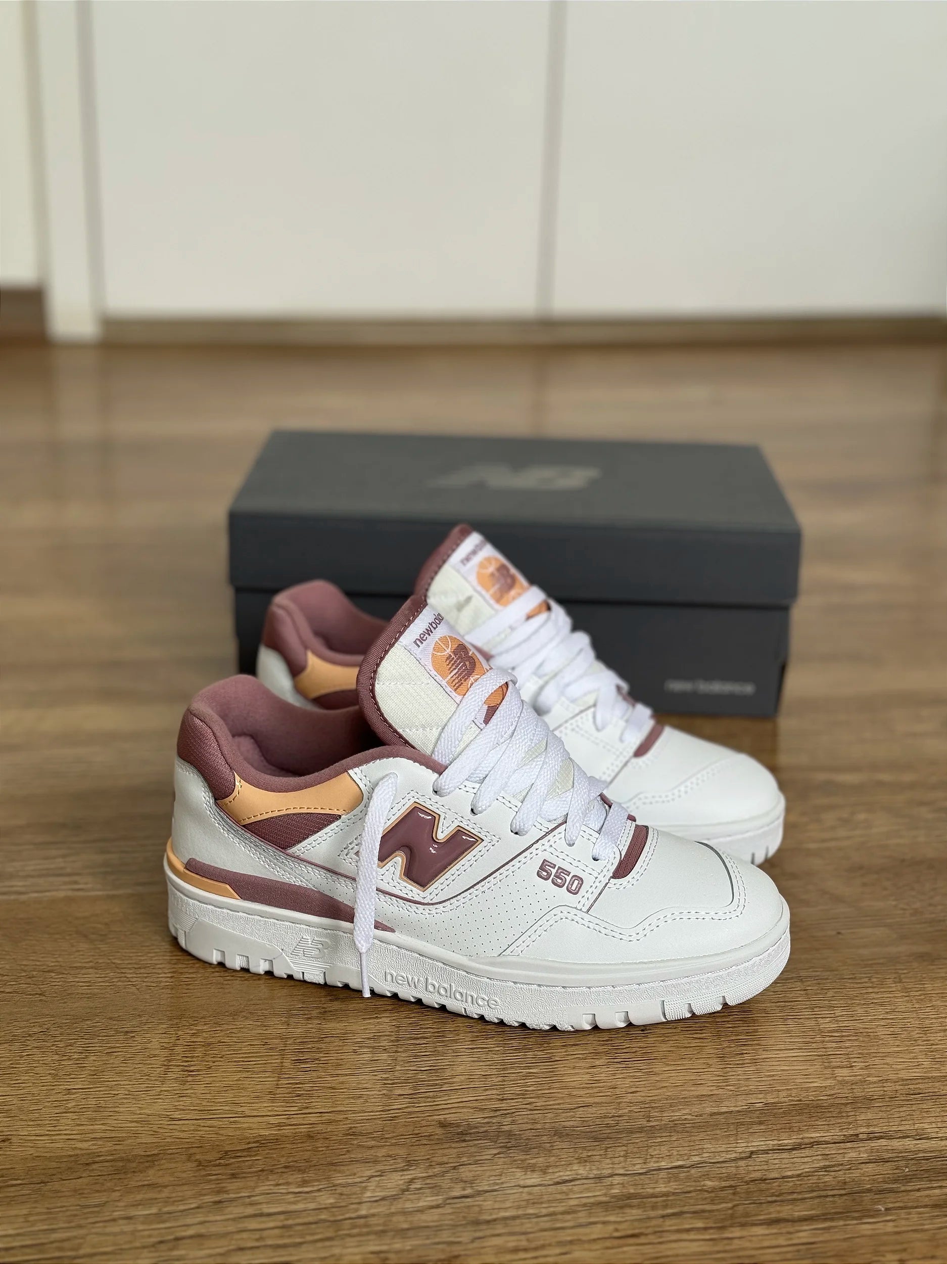 NEW BALANCE 550 (branco/rosa)