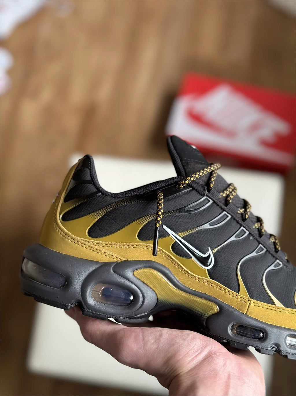 NIKE AIR MAX PLUS “Bronzine”