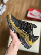 NIKE AIR MAX PLUS “Bronzine”